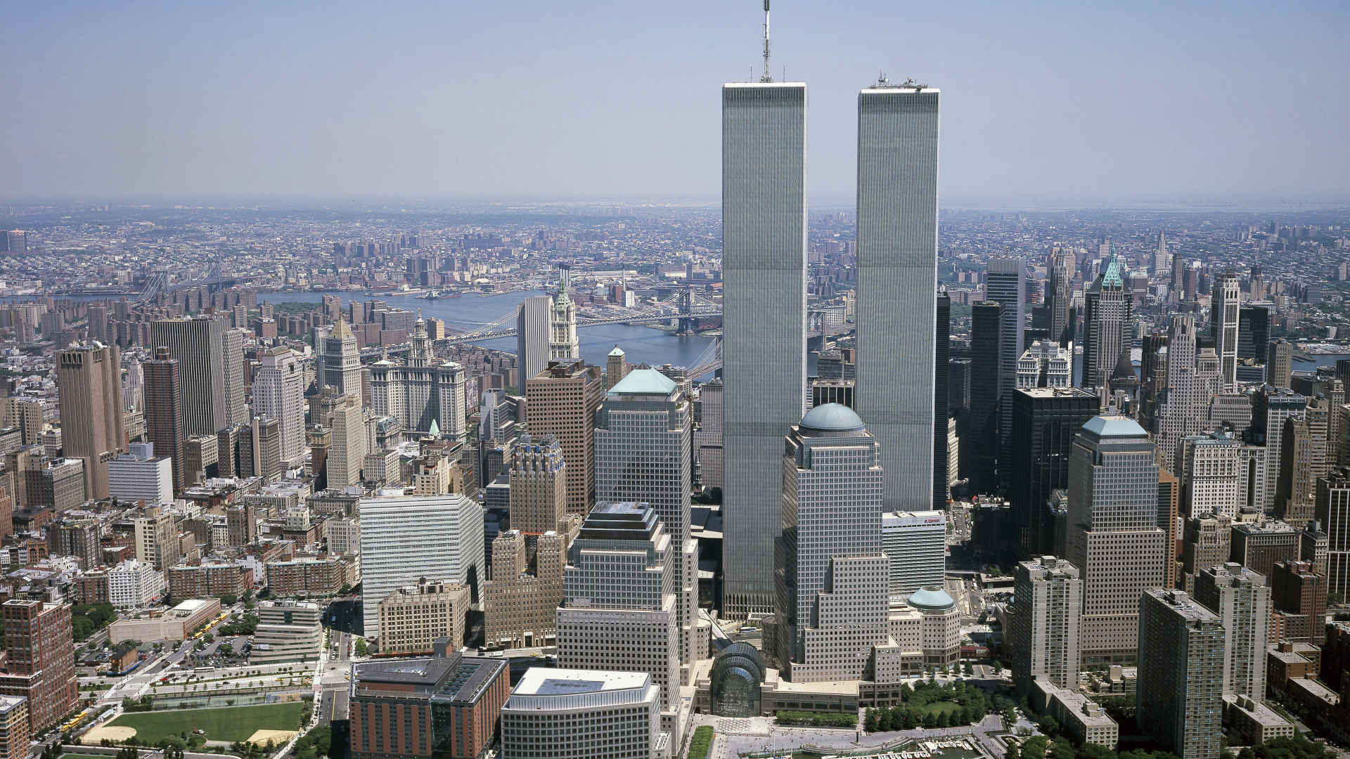 Lower Manhatten skyline with World Trade Center